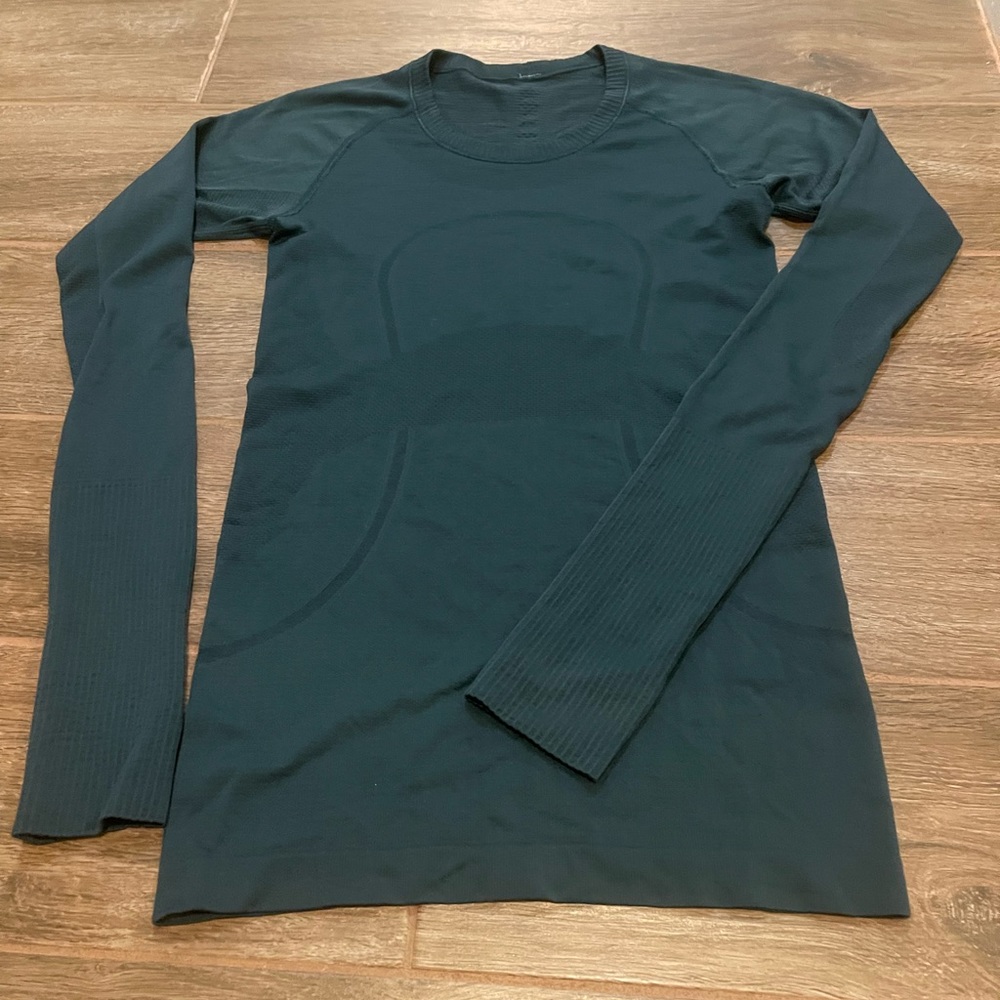 Lululemon~Slate gray~size 4 shirt